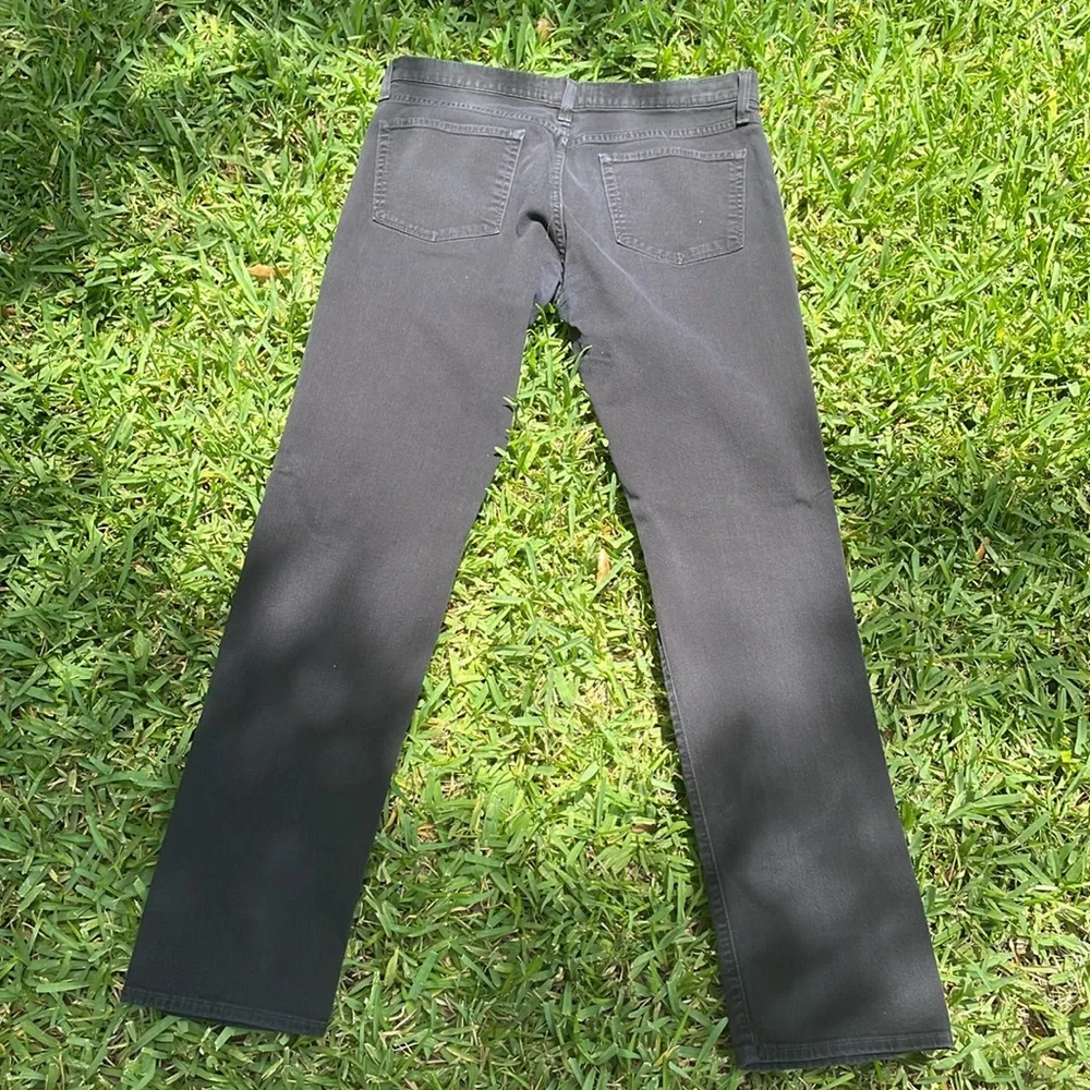 J Brand Black Tyler Jeans Distressed at the knees🖤